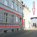 Innenstadt - 110m2 Wunderschoener Altbau Am Landesmuseum Mit 3 Schlafzimmern Und 2 Baedern 아파트 그라이프스발트