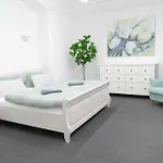 Innenstadt - 110m2 Wunderschoener Altbau Am Landesmuseum Mit 3 Schlafzimmern Und 2 Baedern 그라이프스발트