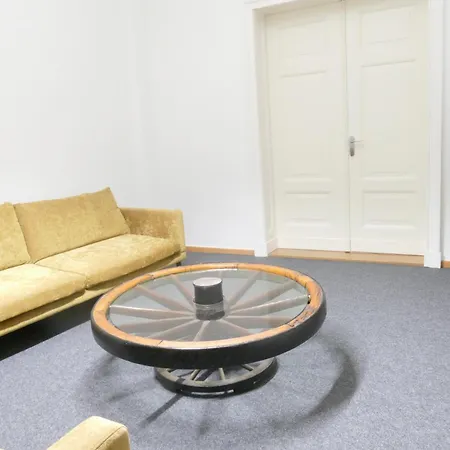 Innenstadt - 110m2 Wunderschoener Altbau Am Landesmuseum Mit 3 Schlafzimmern Und 2 Baedern *