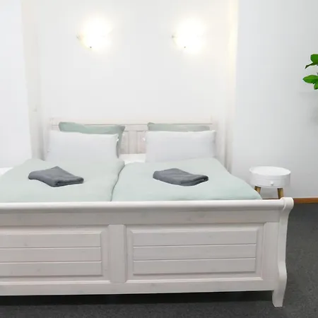 Innenstadt - 110m2 Wunderschoener Altbau Am Landesmuseum Mit 3 Schlafzimmern Und 2 Baedern 아파트 *