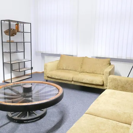 Innenstadt - 110m2 Wunderschoener Altbau Am Landesmuseum Mit 3 Schlafzimmern Und 2 Baedern * 그라이프스발트