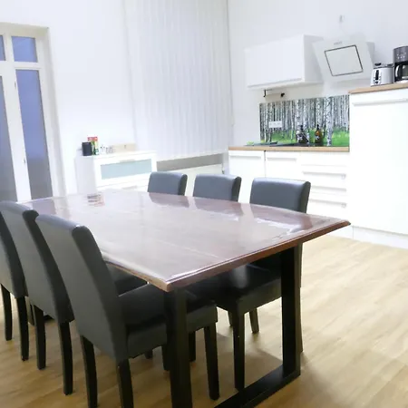 Innenstadt - 110m2 Wunderschoener Altbau Am Landesmuseum Mit 3 Schlafzimmern Und 2 Baedern 아파트 *