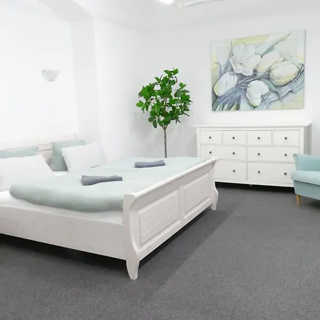 Innenstadt - 110m2 Wunderschoener Altbau Am Landesmuseum Mit 3 Schlafzimmern Und 2 Baedern 그라이프스발트