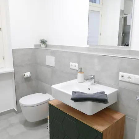 Apartment Innenstadt - 110m2 Wunderschoener Altbau Am Landesmuseum Mit 3 Schlafzimmern Und 2 Baedern *