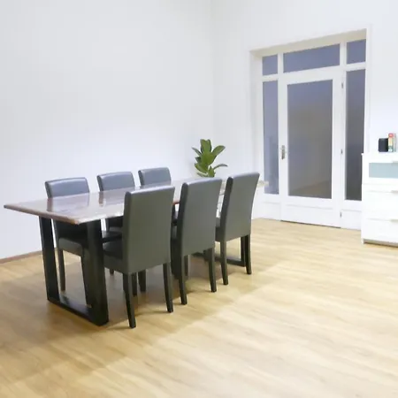 Innenstadt - 110m2 Wunderschoener Altbau Am Landesmuseum Mit 3 Schlafzimmern Und 2 Baedern *