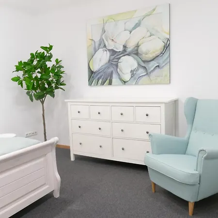 Innenstadt - 110m2 Wunderschoener Altbau Am Landesmuseum Mit 3 Schlafzimmern Und 2 Baedern 그라이프스발트