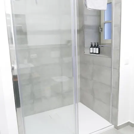 Innenstadt - 110m2 Wunderschoener Altbau Am Landesmuseum Mit 3 Schlafzimmern Und 2 Baedern 아파트 *